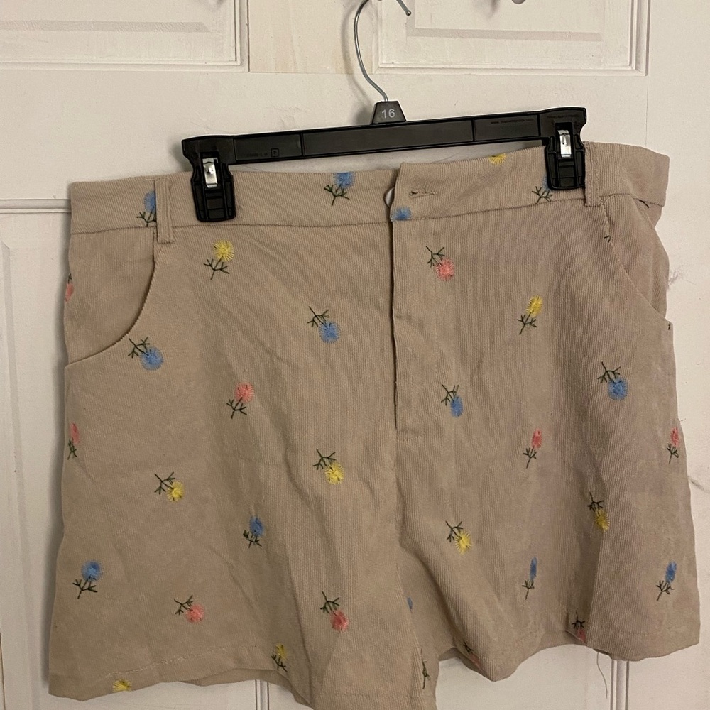 SHEIN Tan Floral Embroidered Women Shorts